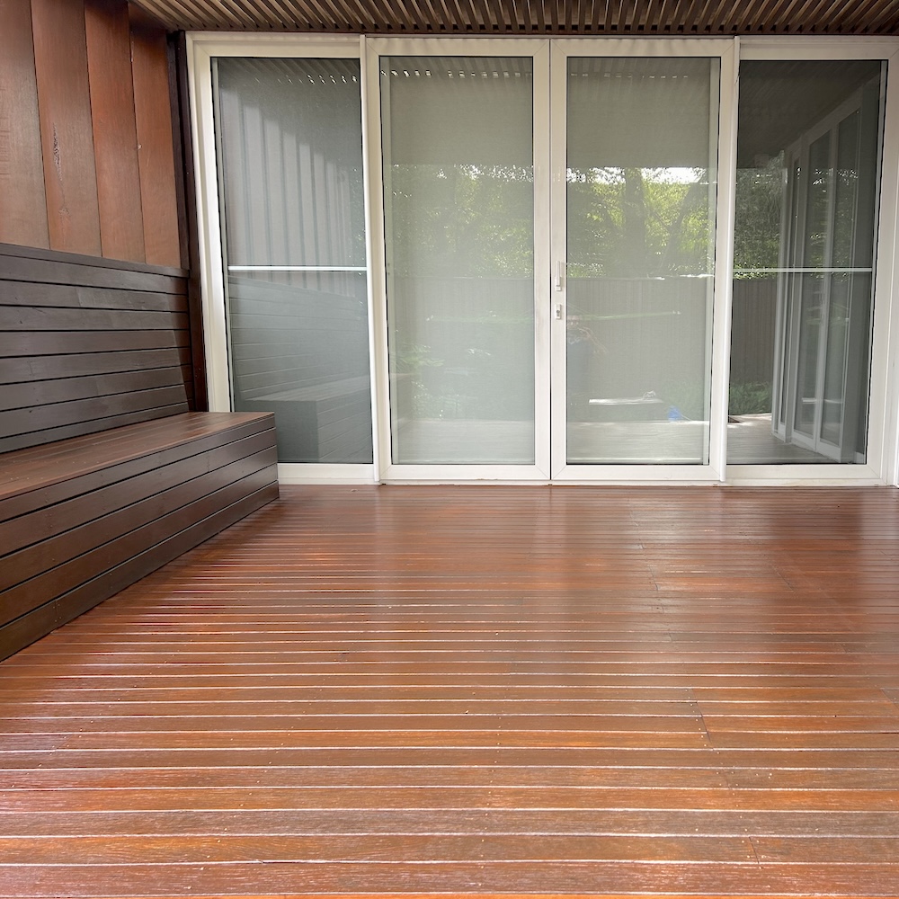Burwood Tallow Wood deck with an in-built bench seat, stained with a Merbau finish